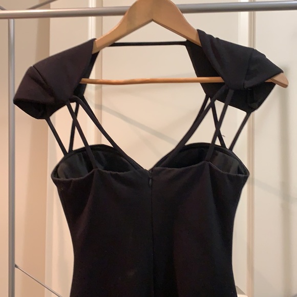 Classy yet sexy form fitted dress from Guess! - Picture 4 of 4